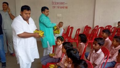 Photo of भाजपा कानपुर ग्रामीण पदाधिकारियों ने प्राइमरी स्कूलों, आंगनबाड़ी केंद्रों में किया फल वितरण