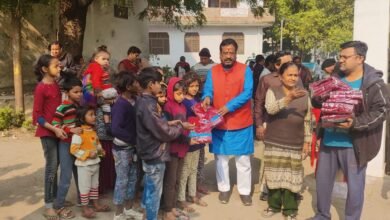 Photo of प्रदेश अध्यक्ष ने असहाय बच्चों को वितरित किए स्वेटर