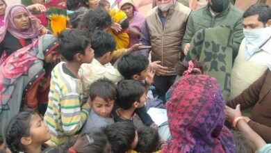 Photo of कलम एक स्वैछिक संस्था ने बांटे कंबल व गर्म कपड़े