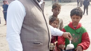 Photo of राष्ट्रीय बुंदेला स्वर्णकार एकता मंच के अध्यक्ष ने किया खिचड़ी का दान