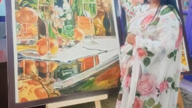Photo of हाइपर रियलिस्टिक वाइन पेंटिंग की पहली महिला आर्टिस्ट है प्रीती दिवाकर
