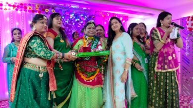 Photo of मुस्कान फाउंडेशन ट्रस्ट के हरियाली तीज कंपटीशन में विनीता अग्रवाल ने जीता सावन क्वीन का ताज
