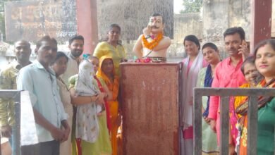 Photo of प्रधानमंत्री पखवाड़ा सप्ताह : क्रांतिकारी चंद्रशेखर आज़ाद की प्रतिमा की साफ सफाई कर उनको किया याद